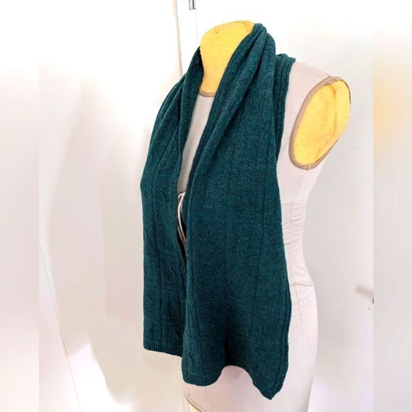 $5 Item! Long Rich Green Square Pattern Knit Scarf - Picture 1 of 7